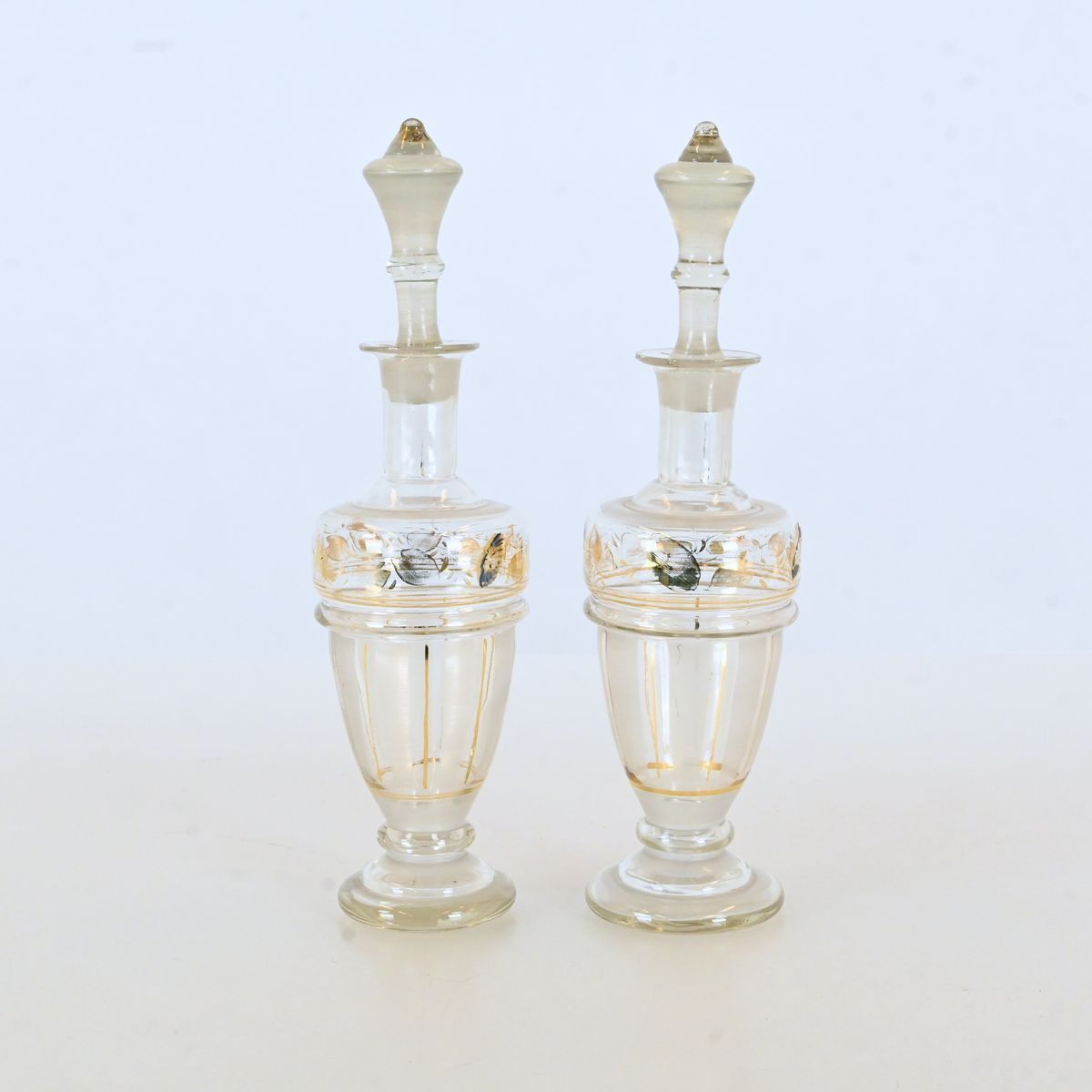Ett par flakonger, glas, 1800-tal på auktion i Luleå, Norrbottens län hos Luleå Auktionsverk