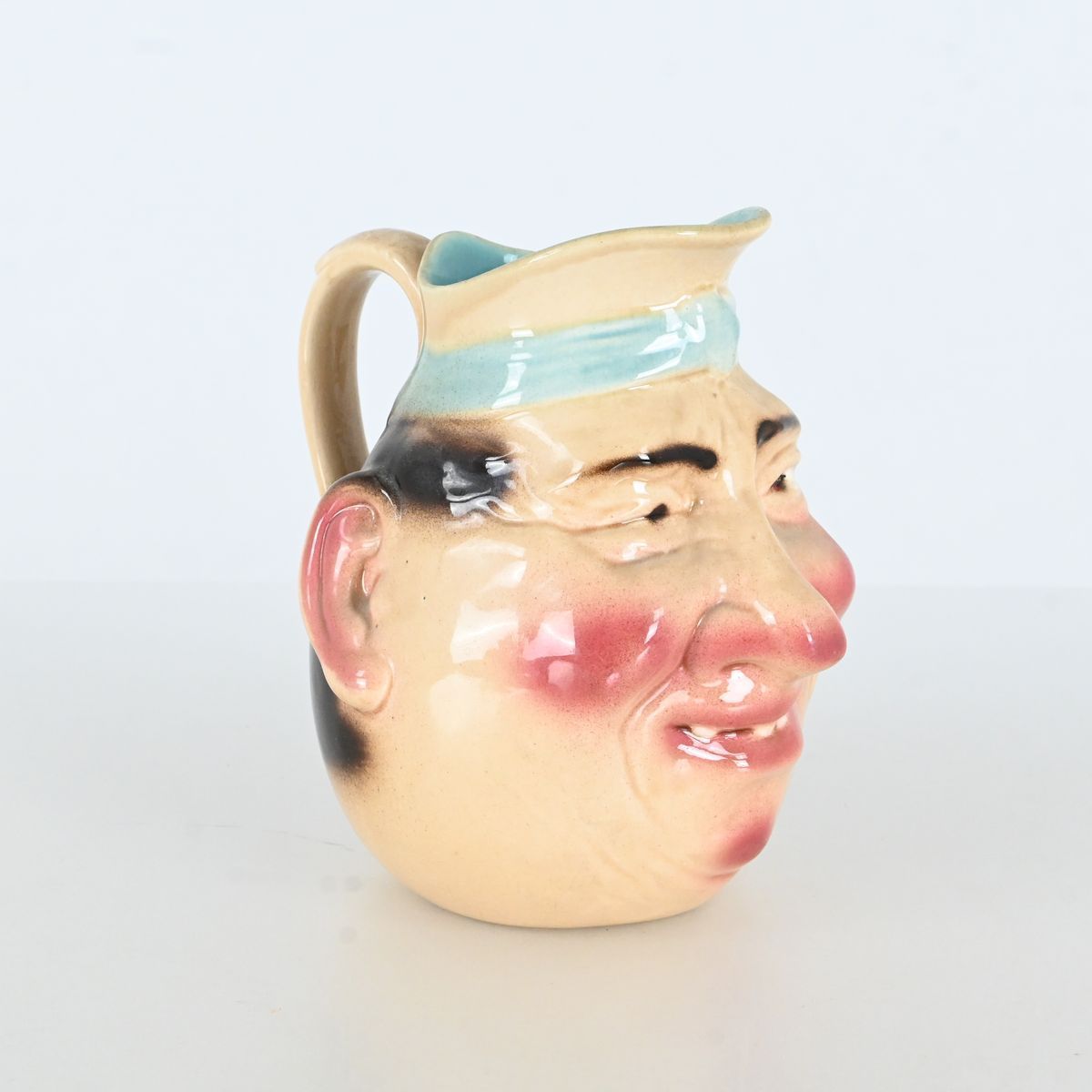 Kanna "Toby Jug", porslin, England på auktion i Luleå, Norrbottens län hos Luleå Auktionsverk