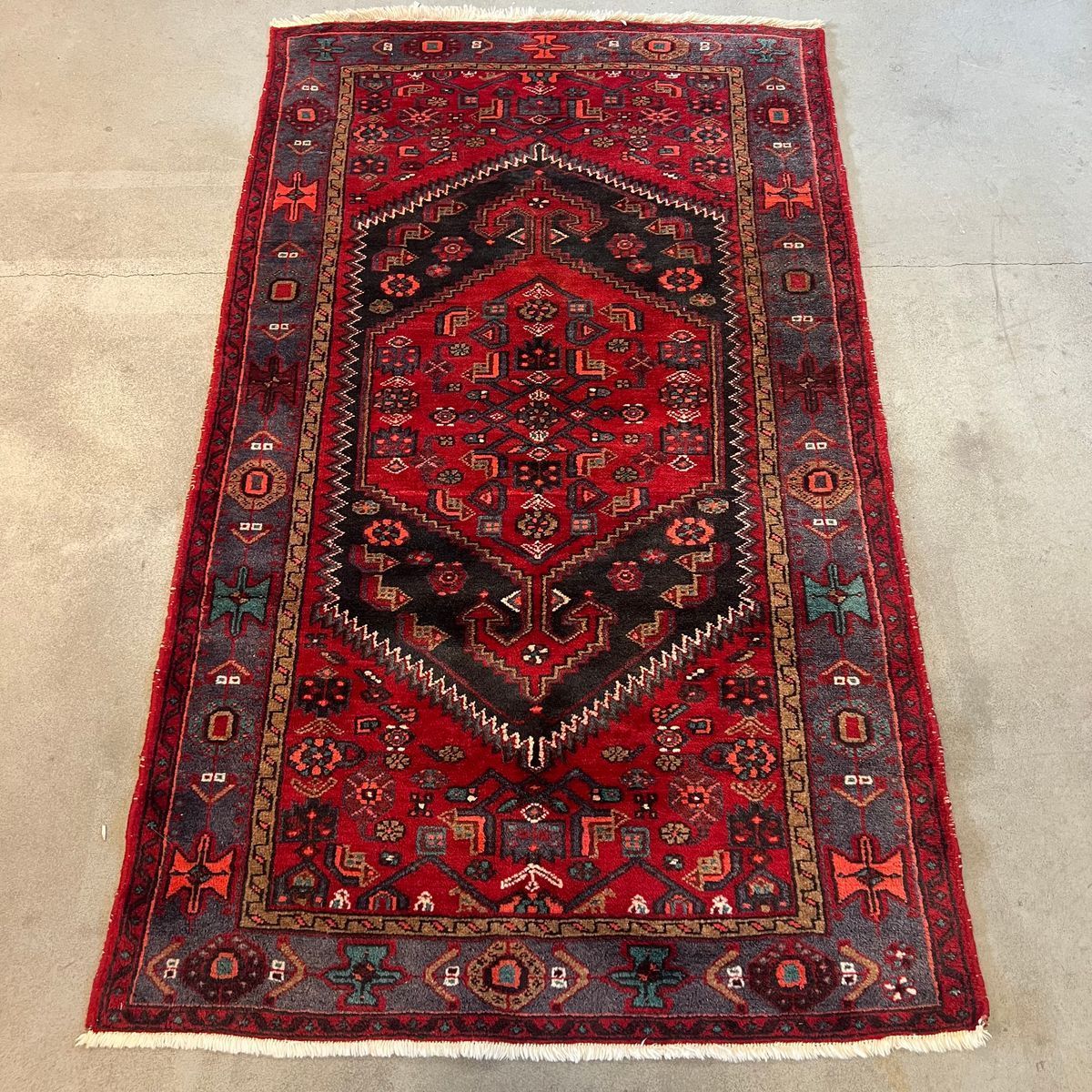 Orientalisk äkta matta, Iran på auktion i Luleå, Norrbottens län hos Luleå Auktionsverk