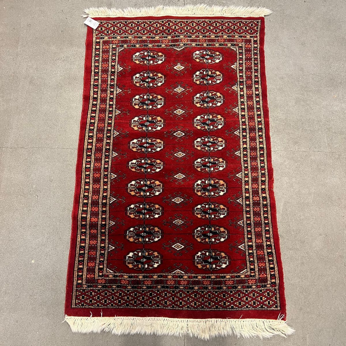 Äkta matta, Pakistan på auktion i Luleå, Norrbottens län hos Luleå Auktionsverk
