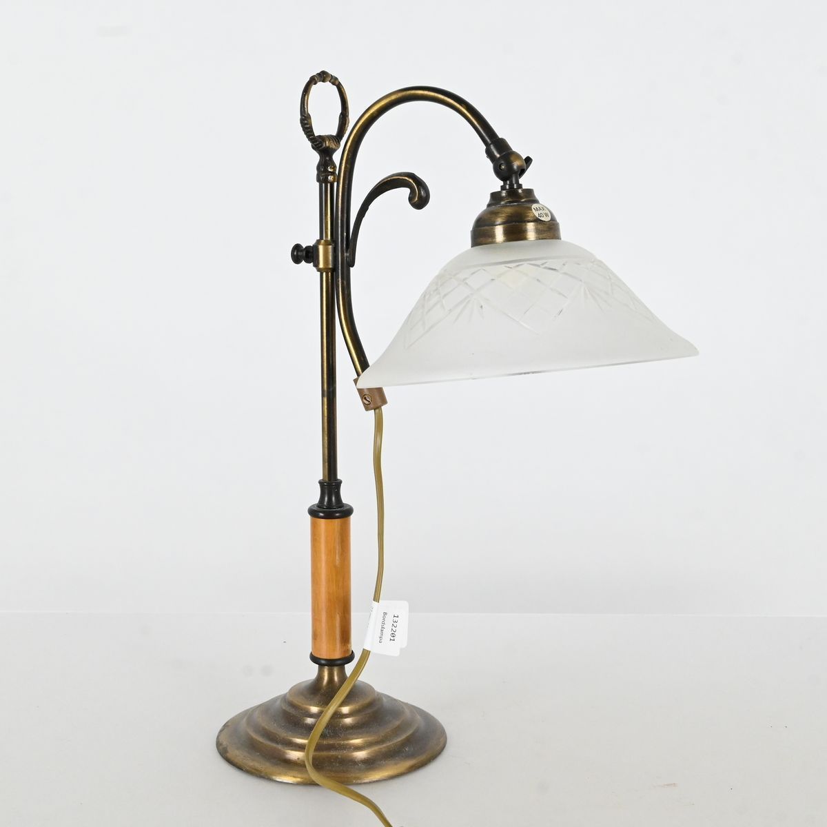 Bordslampa på auktion i Luleå, Norrbottens län hos Luleå Auktionsverk