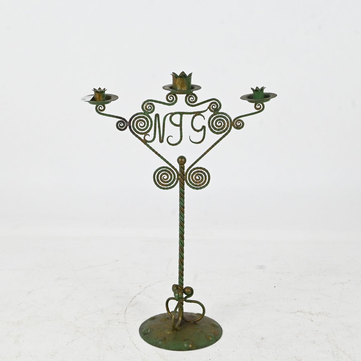 Golvljusstake, metall, 1930-40 tal på auktion i Luleå, Norrbottens län hos Luleå Auktionsverk