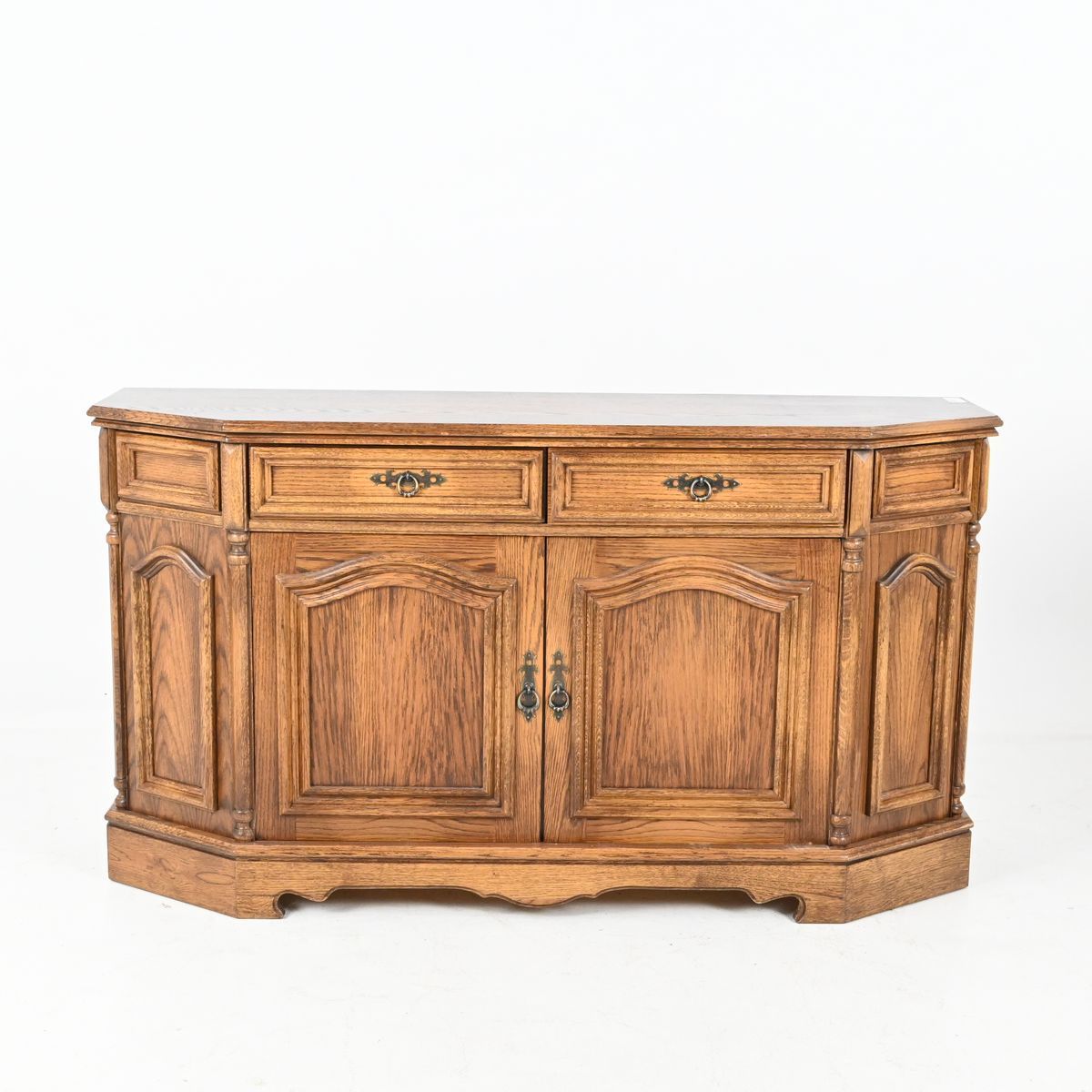 Sideboard, Ek på auktion i Luleå, Norrbottens län hos Luleå Auktionsverk
