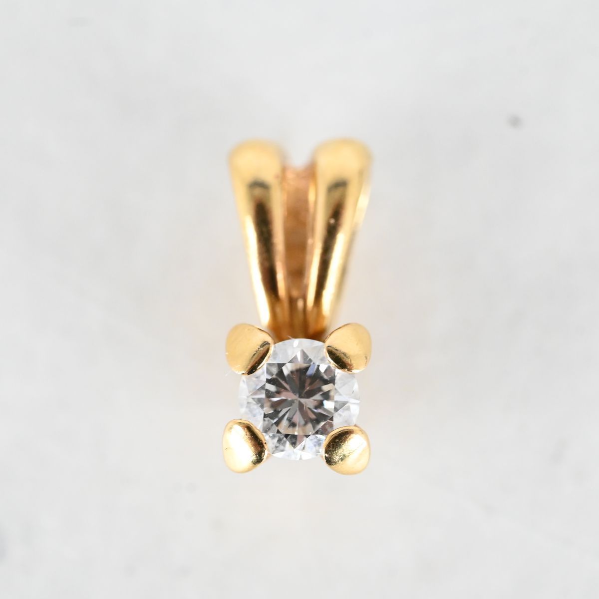 Hänge med diamant, 0,25 CT, 18K Guld på auktion i Luleå, Norrbottens län hos Luleå Auktionsverk