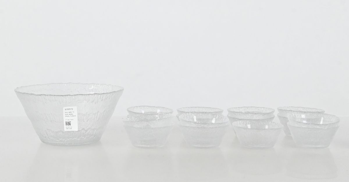 Stor skål, 15 små skålar, iittala, Finland på auktion i Luleå, Norrbottens län hos Luleå Auktionsverk