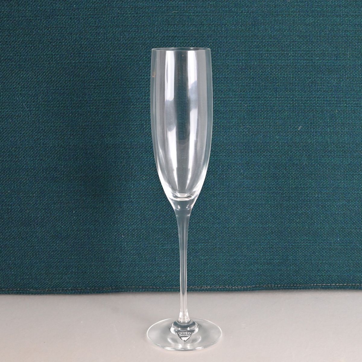 Gunnar Cyren, 13 Champagneglas "Optica Symphony", Orrefors på auktion i Luleå, Norrbottens län hos Luleå Auktionsverk