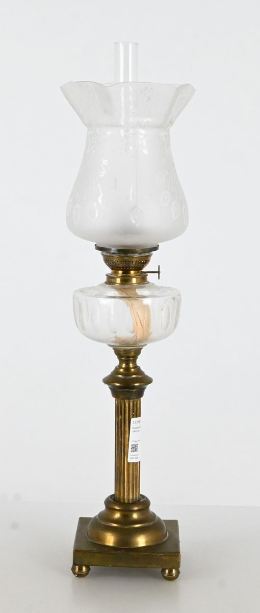 Bordsfotogenlampa, 1800-tal på auktion i Luleå, Norrbottens län hos Luleå Auktionsverk