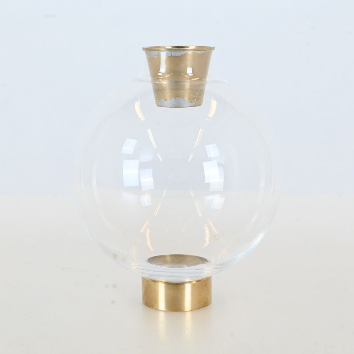 Vas "Flask", glas och mässing, Svenskt tenn på auktion i Luleå, Norrbottens län hos Luleå Auktionsverk