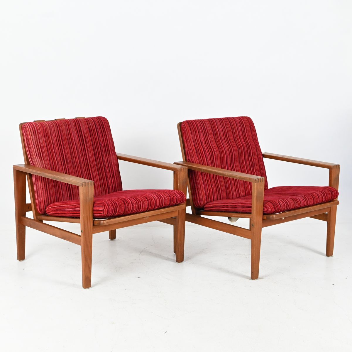 Eric Merthen, Ett par fåtöljer "Tornado", Teak, 1960-tal på auktion i Luleå, Norrbottens län hos Luleå Auktionsverk
